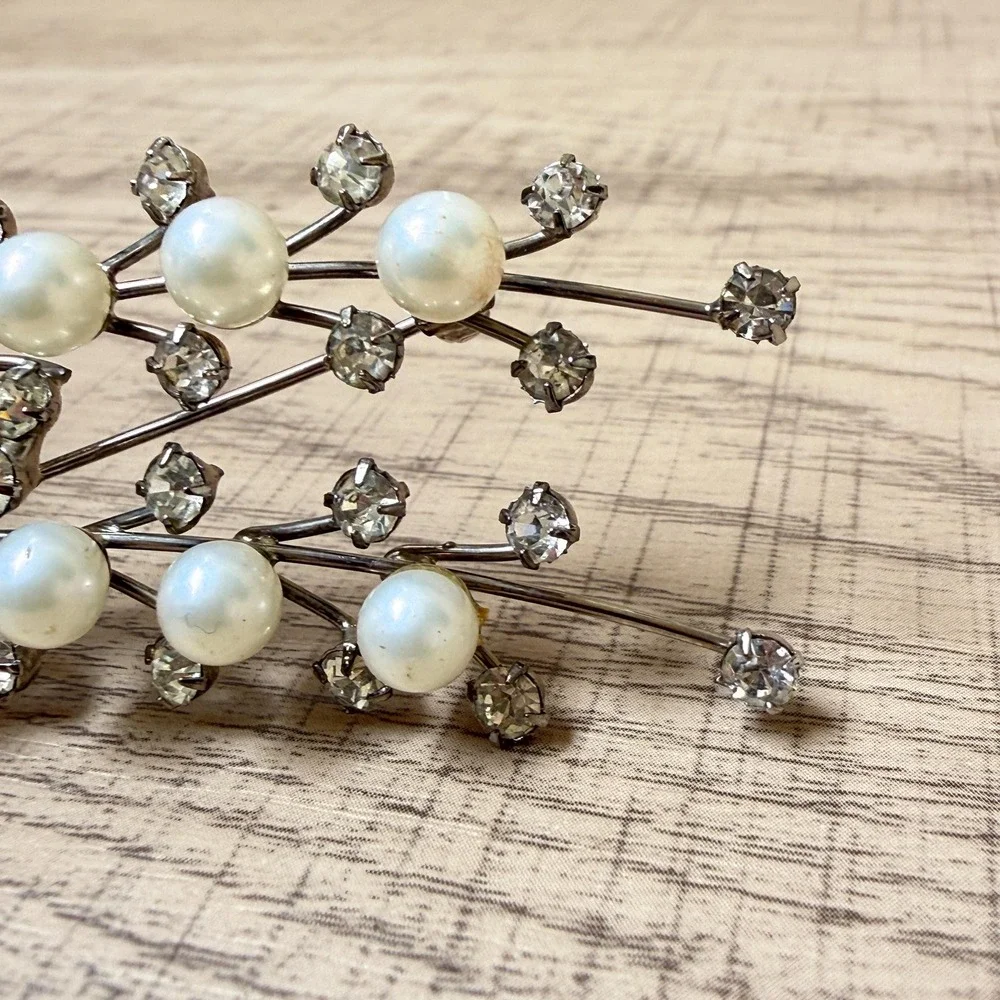Vintage Classic Silver Tone Faux Pearl Thistle Sprig Leaf Foliage Nature Brooch